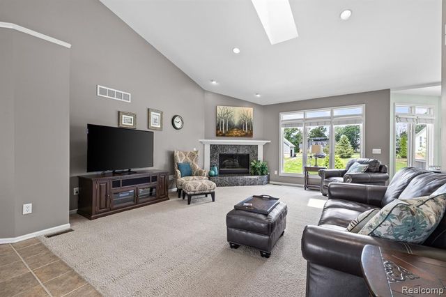 1131 Thorn Ridge Drive, Howell, MI 48843