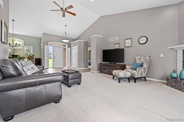 1131 Thorn Ridge Drive, Howell, MI 48843