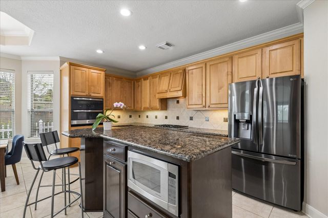 2909 Silver Maple Court, Friendswood, TX 77546