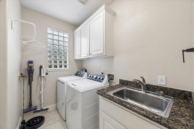 2909 Silver Maple Court, Friendswood, TX 77546