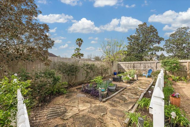 2909 Silver Maple Court, Friendswood, TX 77546