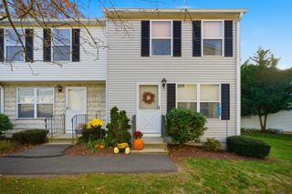 13 Holly Lane 13, Glastonbury, CT 06033