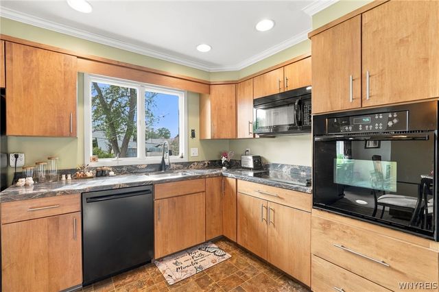 1266 Greenbrier Lane, North Tonawanda, NY 14120