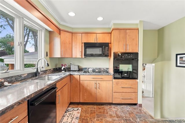 1266 Greenbrier Lane, North Tonawanda, NY 14120