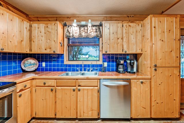 128 Mountain Laurel, Concan, TX 78838