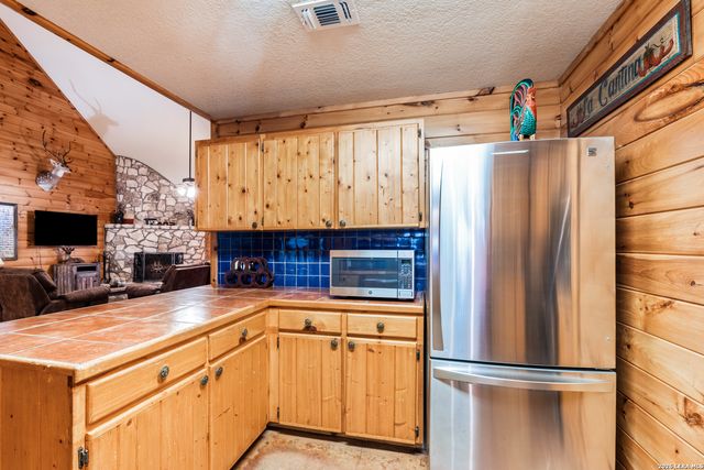 128 Mountain Laurel, Concan, TX 78838