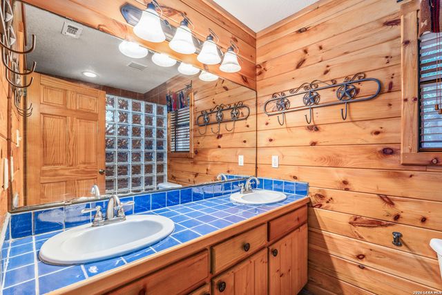 128 Mountain Laurel, Concan, TX 78838