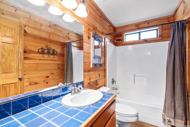 128 Mountain Laurel, Concan, TX 78838