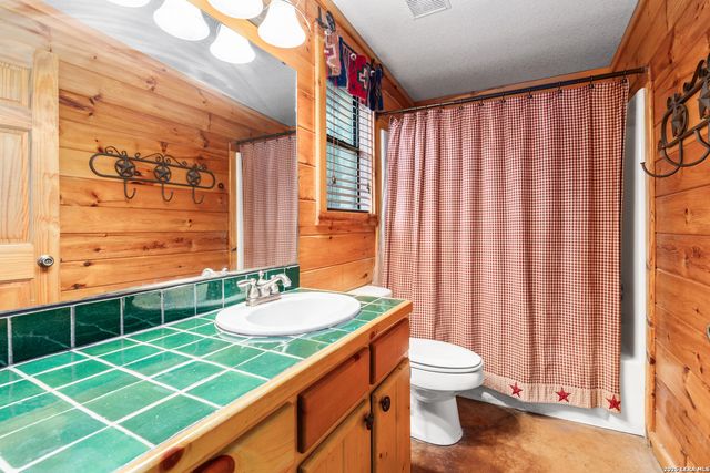 128 Mountain Laurel, Concan, TX 78838