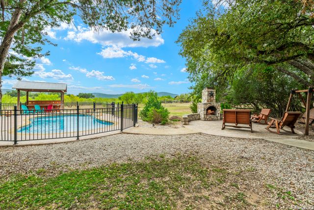 128 Mountain Laurel, Concan, TX 78838
