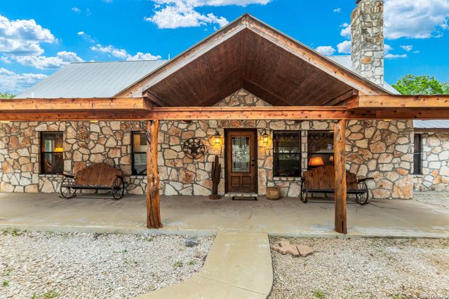 128 Mountain Laurel, Concan, TX 78838