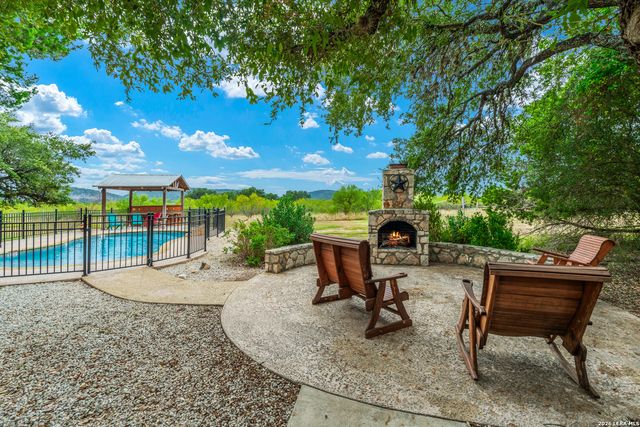 128 Mountain Laurel, Concan, TX 78838