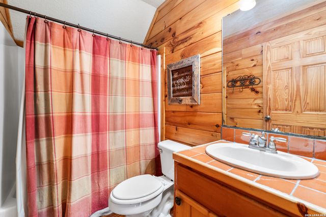 128 Mountain Laurel, Concan, TX 78838