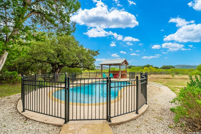 128 Mountain Laurel, Concan, TX 78838