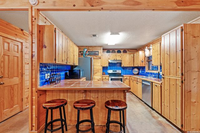 128 Mountain Laurel, Concan, TX 78838