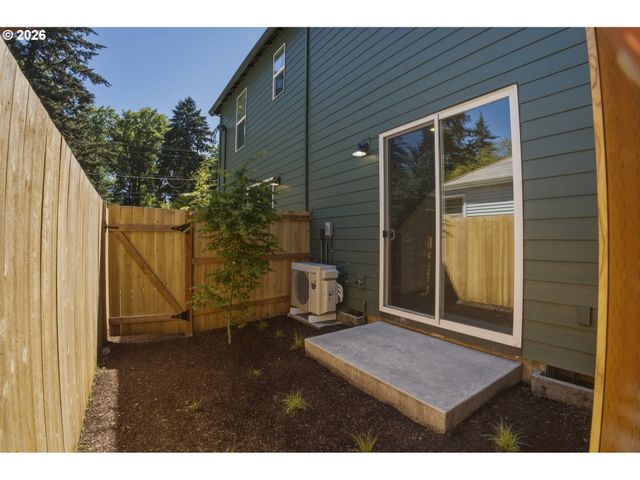 6187 N Albina Ave 2, Portland, OR 97217