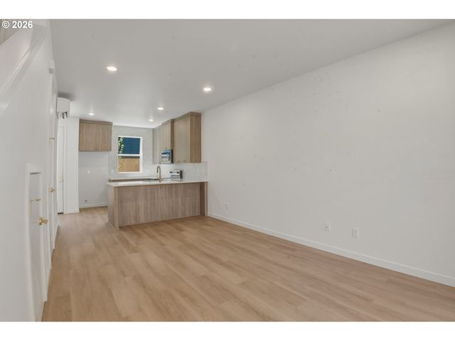 6187 N Albina Ave 2, Portland, OR 97217