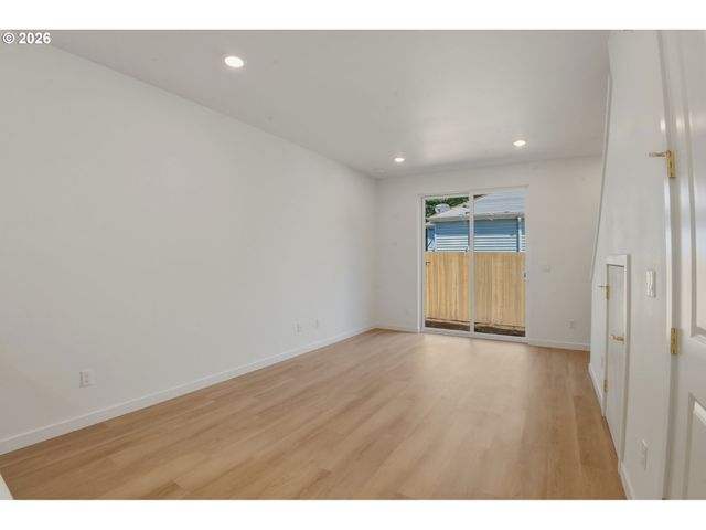 6187 N Albina Ave 2, Portland, OR 97217