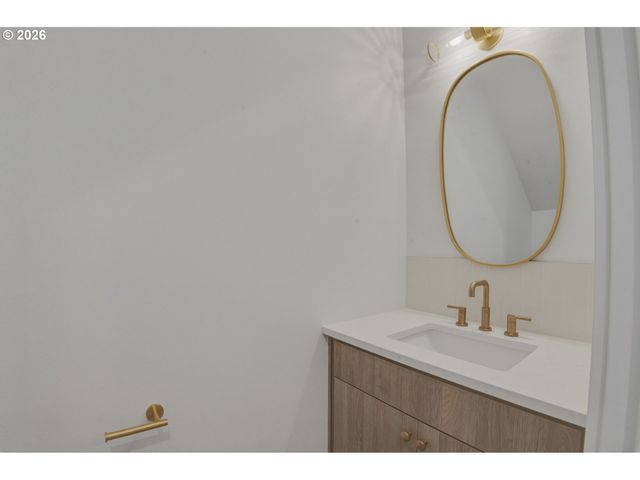 6187 N Albina Ave 2, Portland, OR 97217