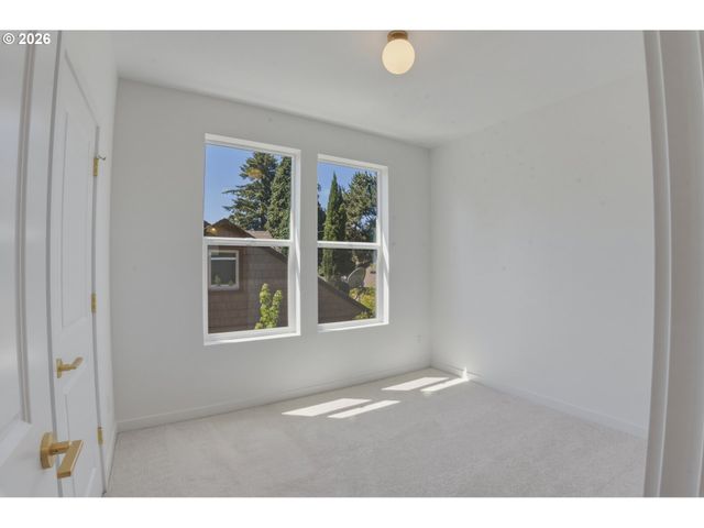 6187 N Albina Ave 2, Portland, OR 97217