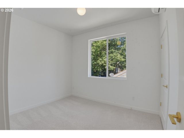 6187 N Albina Ave 2, Portland, OR 97217