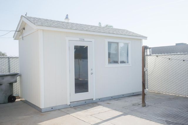 9569 E Olive Avenue, Sanger, CA 93657