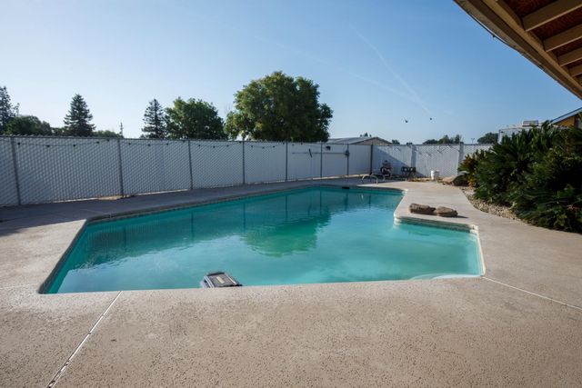 9569 E Olive Avenue, Sanger, CA 93657
