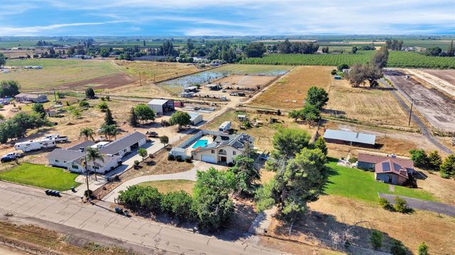 9569 E Olive Avenue, Sanger, CA 93657