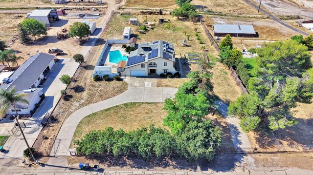 9569 E Olive Avenue, Sanger, CA 93657