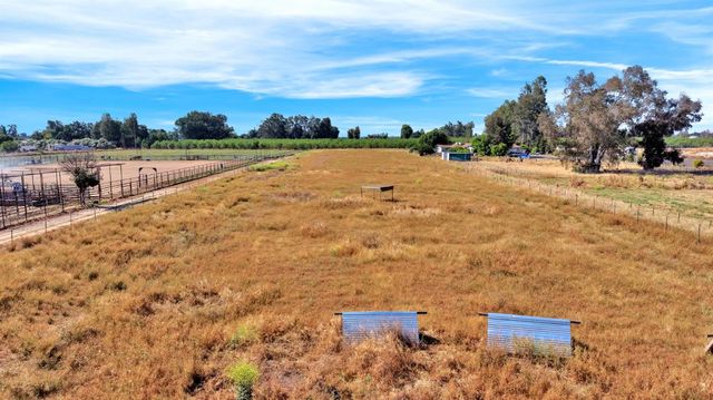 9569 E Olive Avenue, Sanger, CA 93657