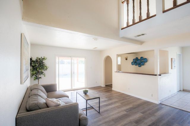 9569 E Olive Avenue, Sanger, CA 93657