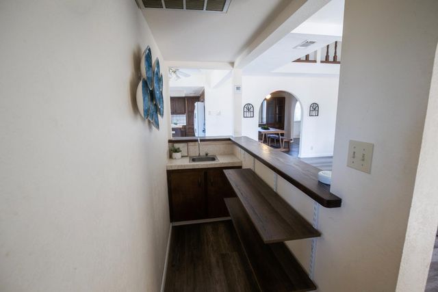 9569 E Olive Avenue, Sanger, CA 93657