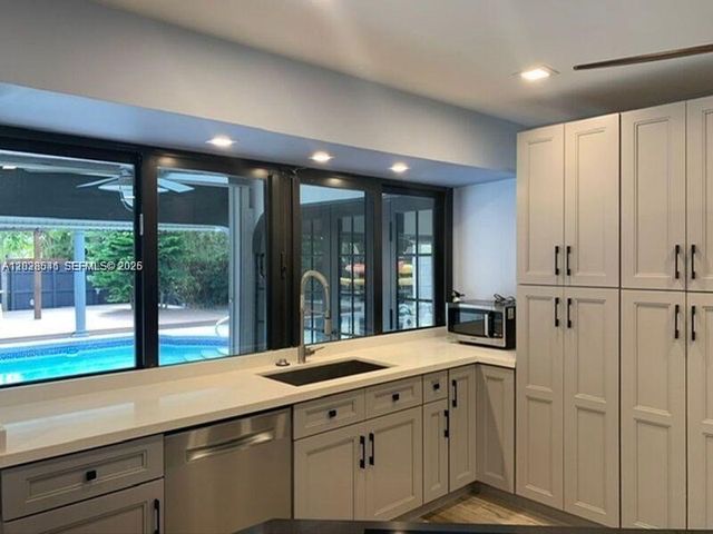 4718 Roosevelt Street, Hollywood, FL 33021