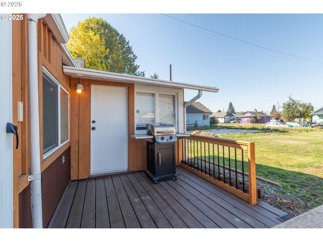 334 23RD Ave, Longview, WA 98632
