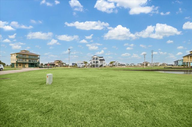 3 Summerland, Hitchcock, TX 77563