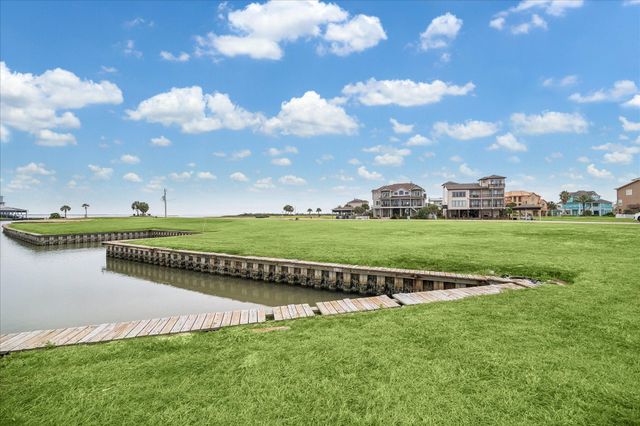 3 Summerland, Hitchcock, TX 77563