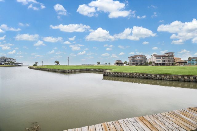 3 Summerland, Hitchcock, TX 77563