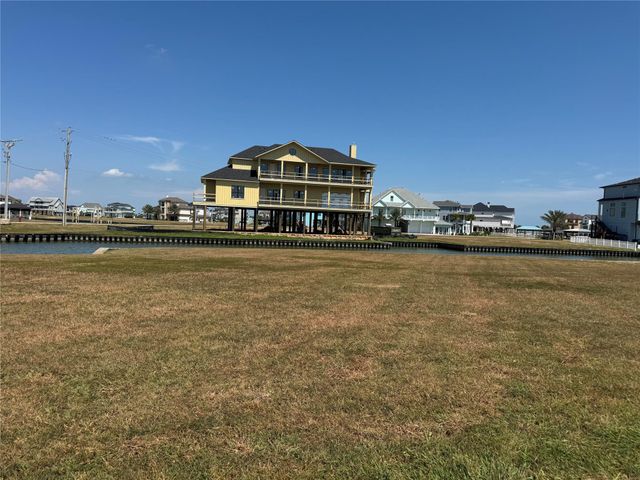 3 Summerland, Hitchcock, TX 77563