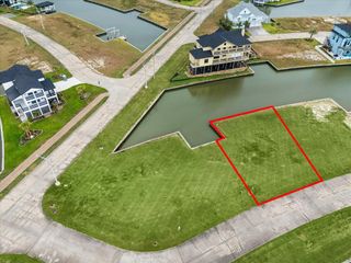 3 Summerland, Hitchcock, TX 77563