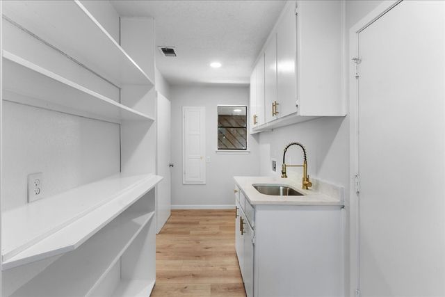 5521 Chimney Rock Road, Fort Worth, TX 76112