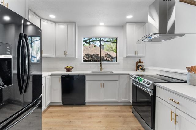 5521 Chimney Rock Road, Fort Worth, TX 76112