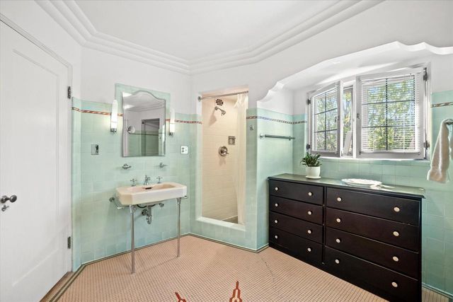 1140 Bywater LANE, Fox Point, WI 53217