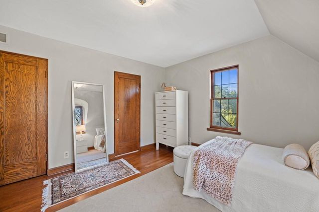 1140 Bywater LANE, Fox Point, WI 53217