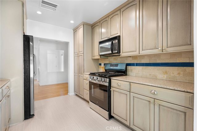 17429 Burbank Boulevard, Encino, CA 91316