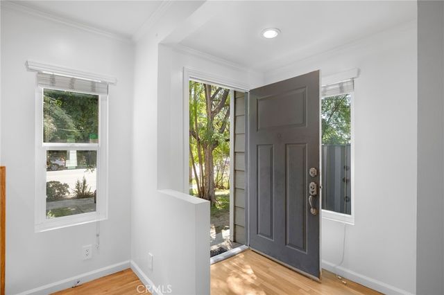 17429 Burbank Boulevard, Encino, CA 91316