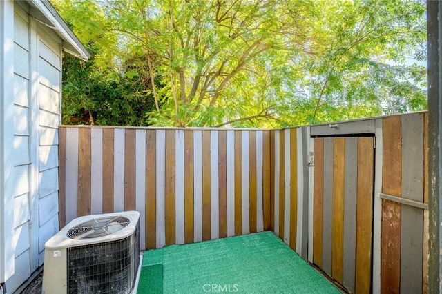 17429 Burbank Boulevard, Encino, CA 91316