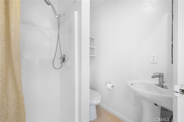 17429 Burbank Boulevard, Encino, CA 91316