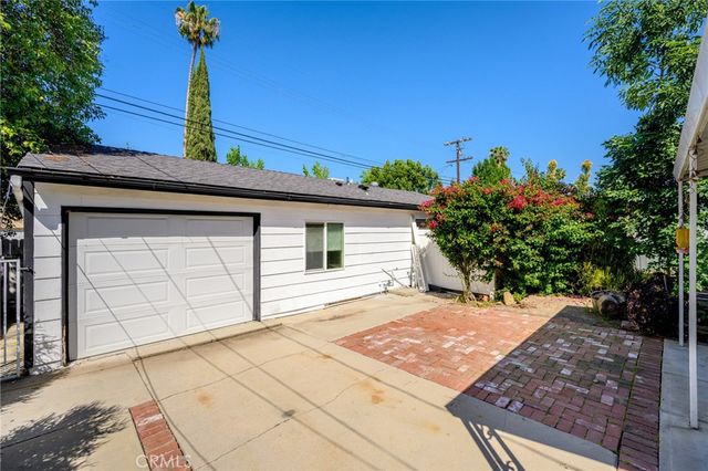 17429 Burbank Boulevard, Encino, CA 91316
