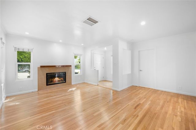 17429 Burbank Boulevard, Encino, CA 91316