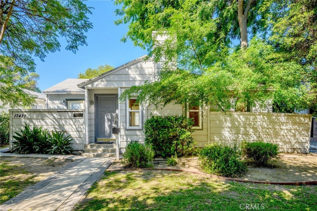 17429 Burbank Boulevard, Encino, CA 91316